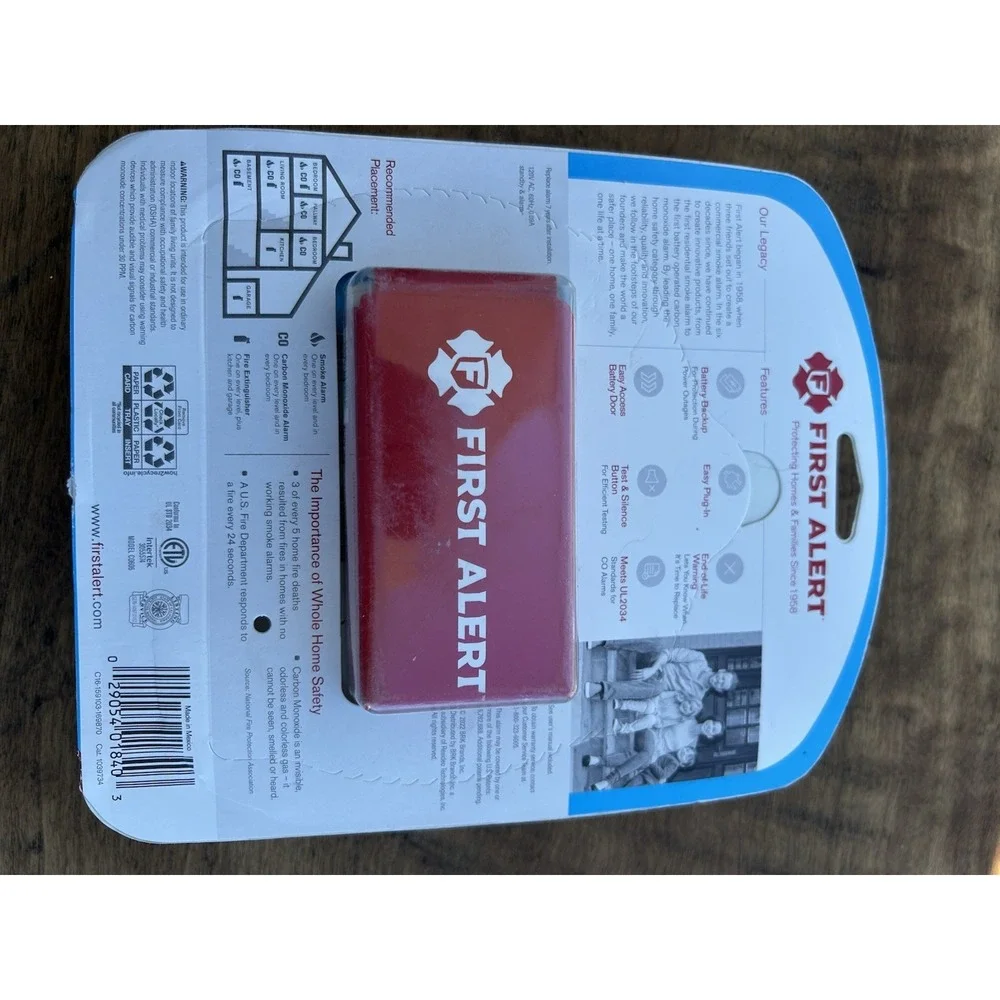 First Alert CO605 Carbon Monoxide Alarm Lot of 2 Plug In Battery Backup New